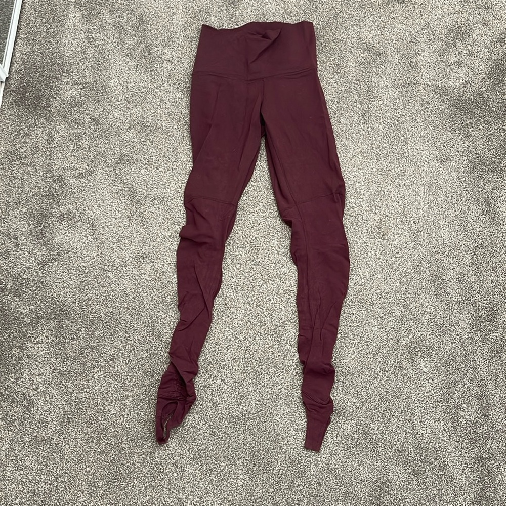 Lululemon Bordeaux stirrup wunder under leggings size 6
